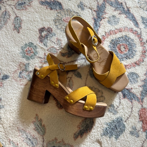 Sam Edelman Yellow Platform Sandals - Picture 1 of 6